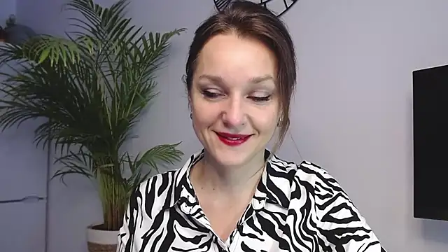 Snapshot of AliciaDesire chatting on January 8, 8:06 am AliciaDesire online show from January 8, 8:06 am