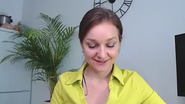 Snapshot of AliciaDesire chatting on January 13, 10:47 am AliciaDesire online show from January 13, 10:47 am
