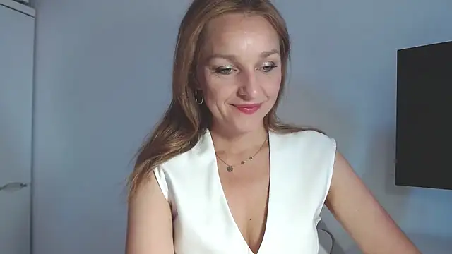 AliciaDesire online show from May 29, 5:46 am