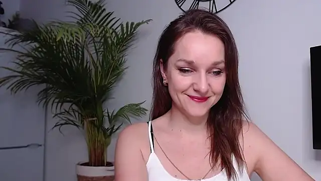 Snapshot of AliciaDesire chatting on January 20, 7:58 am AliciaDesire online show from January 20, 7:58 am