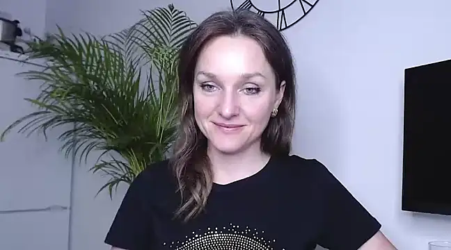 Snapshot of AliciaDesire chatting on February 18, 3:52 pm AliciaDesire online show from February 18, 3:52 pm