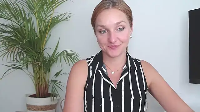 Snapshot of AliciaDesire chatting on October 16, 1:08 pm AliciaDesire online show from October 16, 1:08 pm