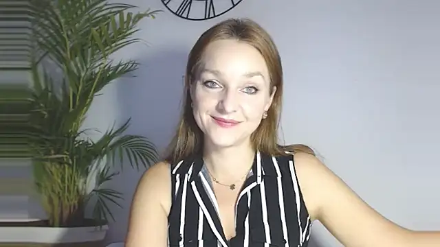 Snapshot of AliciaDesire chatting on November 20, 7:09 am AliciaDesire online show from November 20, 7:09 am