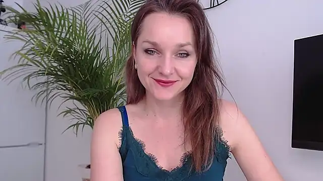 Snapshot of AliciaDesire chatting on February 4, 11:05 am AliciaDesire online show from February 4, 11:05 am