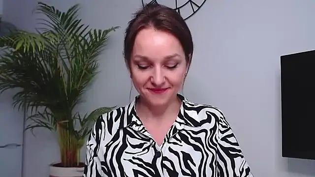 Snapshot of AliciaDesire chatting on January 8, 11:10 am AliciaDesire online show from January 8, 11:10 am