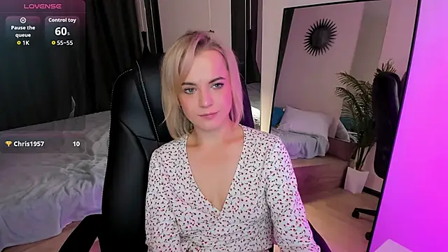 Snapshot of JessicaBeverly chatting on September 15, 5:52 am JessicaBeverly online show from September 15, 5:52 am