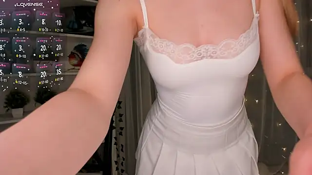 IsabellaTorrance online show from February 26, 3:43 pm