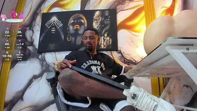 Snapshot of Thomas_shelbys chatting on October 31, 3:25 am Thomas shelbys online show from October 31, 3:25 am