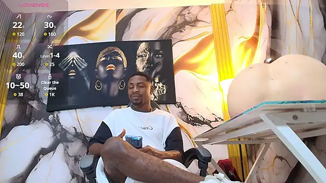 Snapshot of Thomas_shelbys chatting on April 22, 3:46 am Thomas shelbys online show from April 22, 3:46 am