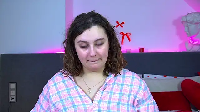 MaryMurray online show from February 15, 7:02 pm