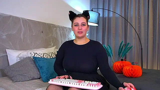 Snapshot of MaryMurray chatting on October 31, 7:16 am MaryMurray online show from October 31, 7:16 am