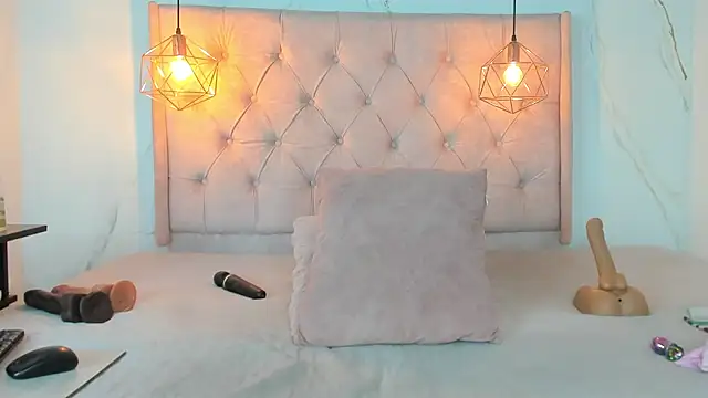 Snapshot of zamira_44 chatting on July 3, 1:50 pm zamira 44 online show from July 3, 1:50 pm