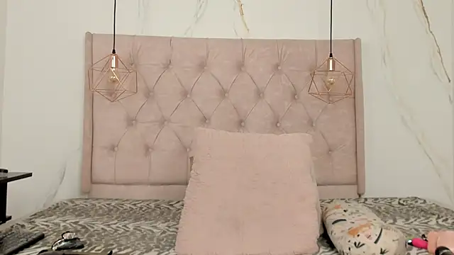 Snapshot of zamira_44 chatting on September 11, 1:44 pm zamira 44 online show from September 11, 1:44 pm