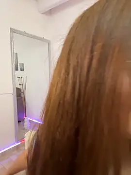 MiaaLoren online show from March 18, 5:25 pm