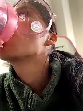 Adriennesexxx online show from December 18, 4:11 pm