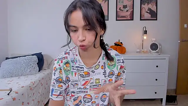 Snapshot of Adriennesexxx chatting on September 30, 4:35 pm Adriennesexxx online show from September 30, 4:35 pm