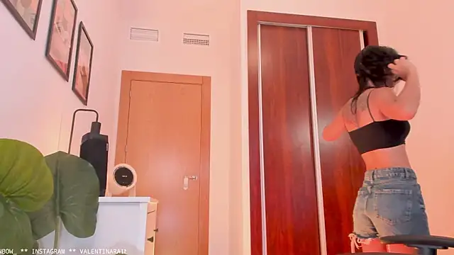 Snapshot of Adriennesexxx chatting on September 21, 6:13 pm Adriennesexxx online show from September 21, 6:13 pm