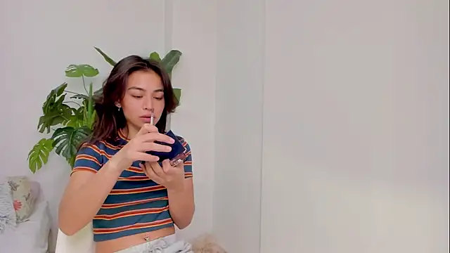 Snapshot of Adriennesexxx chatting on March 2, 10:16 am Adriennesexxx online show from March 2, 10:16 am