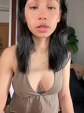 Adriennesexxx online show from April 15, 5:39 pm