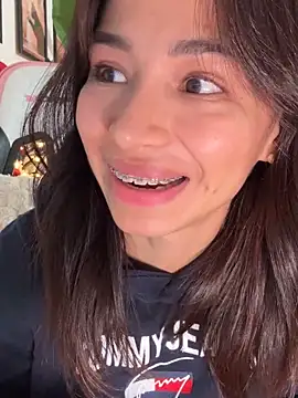 Snapshot of Adriennesexxx chatting on November 25, 6:19 pm Adriennesexxx online show from November 25, 6:19 pm