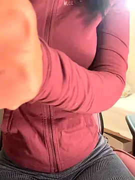 Snapshot of Adriennesexxx chatting on November 20, 5:13 pm Adriennesexxx online show from November 20, 5:13 pm