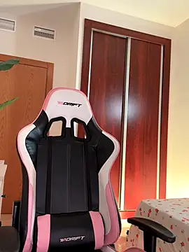 Snapshot of Adriennesexxx chatting on November 19, 7:03 pm Adriennesexxx online show from November 19, 7:03 pm