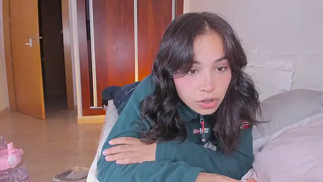 Snapshot of Adriennesexxx chatting on November 13, 6:23 pm Adriennesexxx online show from November 13, 6:23 pm