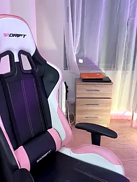 Adriennesexxx online show from December 5, 6:28 pm