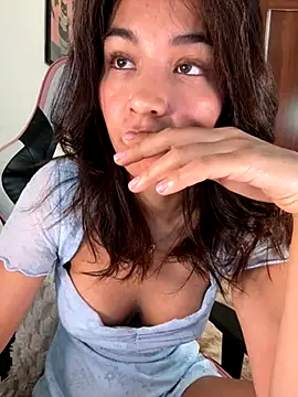 Snapshot of Adriennesexxx chatting on November 29, 10:54 pm Adriennesexxx online show from November 29, 10:54 pm