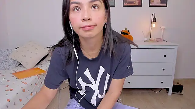 Snapshot of Adriennesexxx chatting on September 28, 6:48 pm Adriennesexxx online show from September 28, 6:48 pm