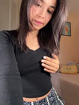 Adriennesexxx online show from February 19, 6:05 pm