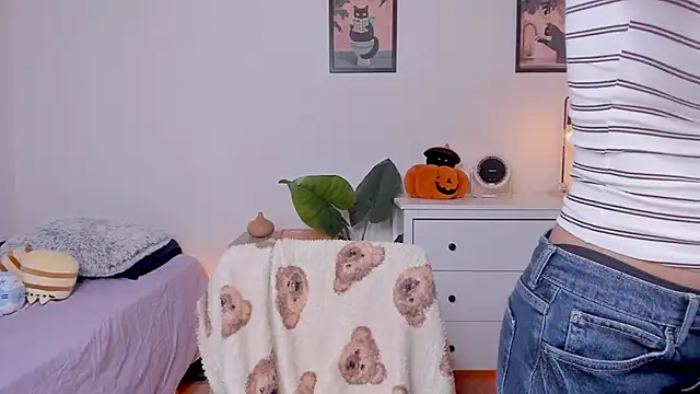 Snapshot of Adriennesexxx chatting on October 4, 9:05 pm Adriennesexxx online show from October 4, 9:05 pm