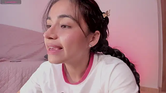 Snapshot of Adriennesexxx chatting on March 15, 10:33 pm Adriennesexxx online show from March 15, 10:33 pm