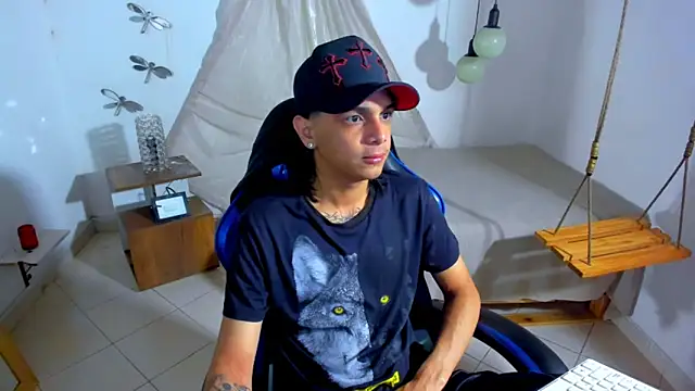 Snapshot of Brand_habes chatting on June 11, 11:57 pm Brand habes online show from June 11, 11:57 pm
