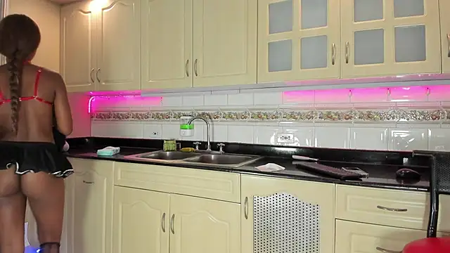 Snapshot of NatazhaQueen chatting on March 18, 6:39 pm NatazhaQueen online show from March 18, 6:39 pm