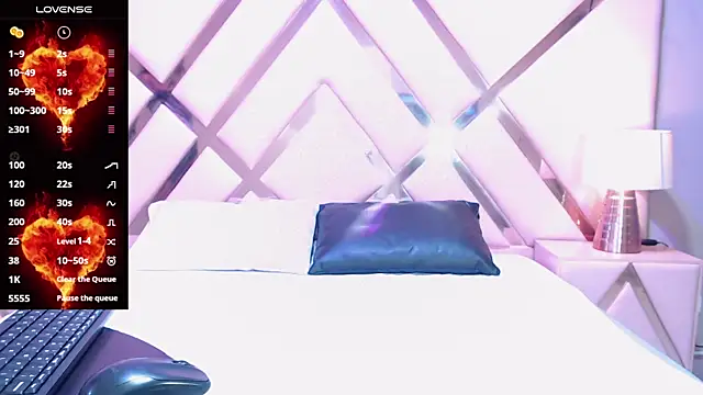 Snapshot of NatazhaQueen chatting on September 10, 8:19 pm NatazhaQueen online show from September 10, 8:19 pm