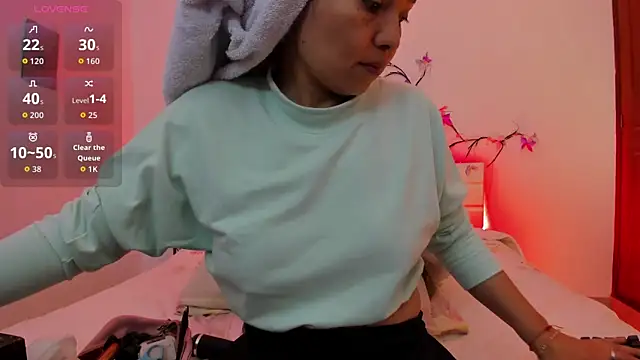 Snapshot of Sofia_Walke1 chatting on December 3, 8:52 pm Sofia Walke1 online show from December 3, 8:52 pm