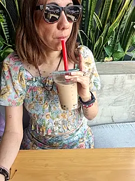 Lunababymylove online show from April 17, 9:28 pm