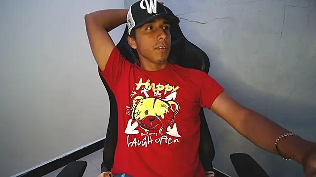 Snapshot of michaelhotbbc chatting on October 16, 3:37 am michaelhotbbc online show from October 16, 3:37 am