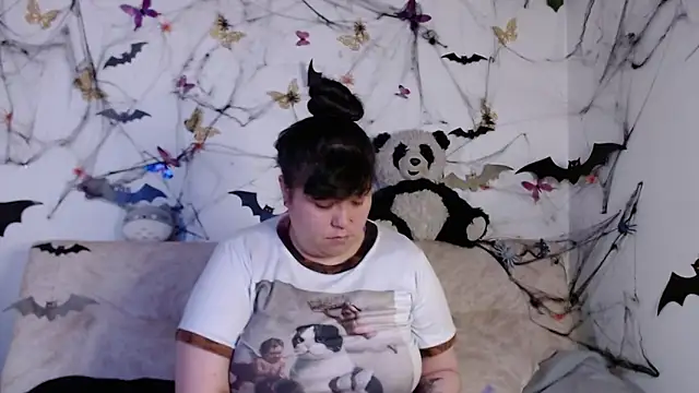 Snapshot of LennaTurnerr chatting on October 8, 7:47 pm LennaTurnerr online show from October 8, 7:47 pm