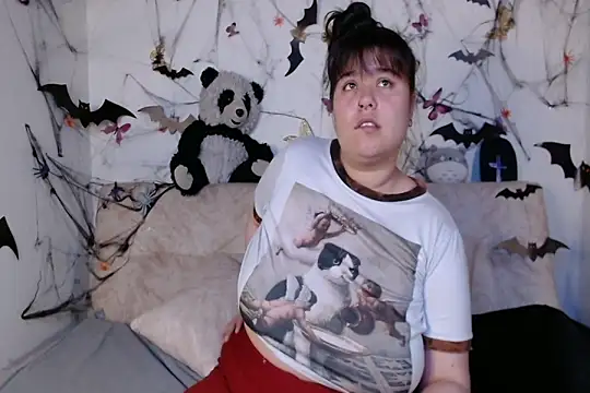 Snapshot of LennaTurnerr chatting on October 12, 12:23 am LennaTurnerr online show from October 12, 12:23 am