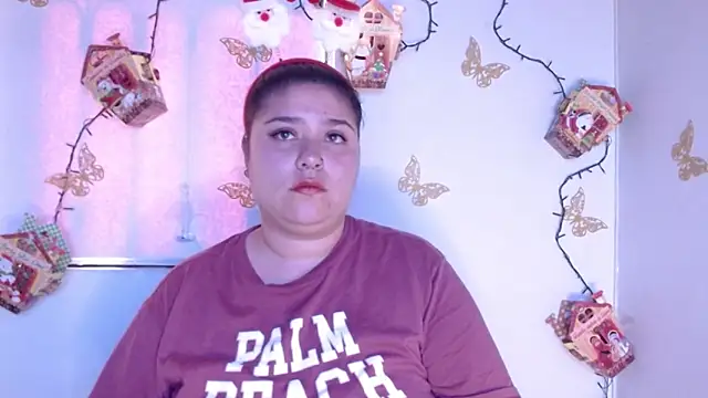 Snapshot of LennaTurnerr chatting on December 3, 7:28 pm LennaTurnerr online show from December 3, 7:28 pm