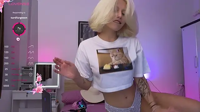 Snapshot of I_see_Ays1 chatting on March 4, 2:32 pm I see Ays1 online show from March 4, 2:32 pm