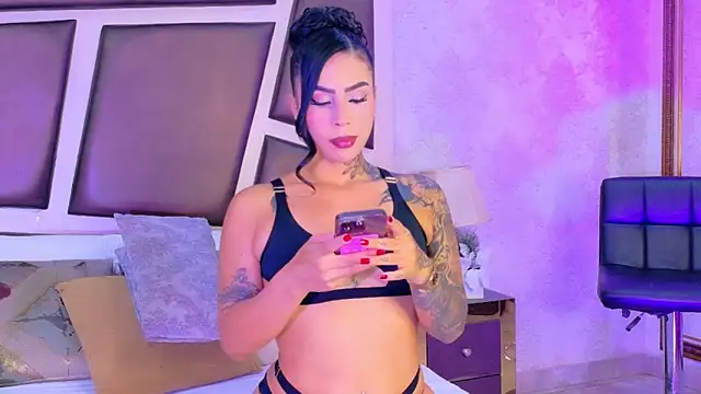 GiahDaniels online show from June 3, 1:39 am