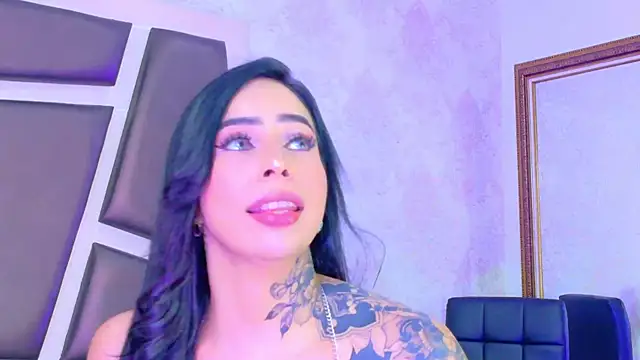 GiahDaniels online show from May 10, 3:21 am