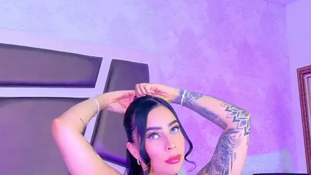 GiahDaniels online show from May 7, 1:32 am