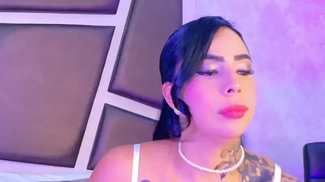 GiahDaniels online show from May 31, 4:29 am