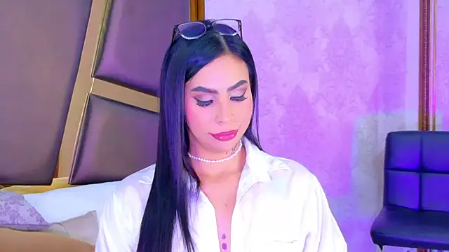 GiahDaniels online show from April 22, 3:35 am