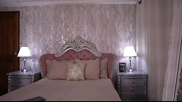 AngelineConnor online show from June 30, 11:05 pm