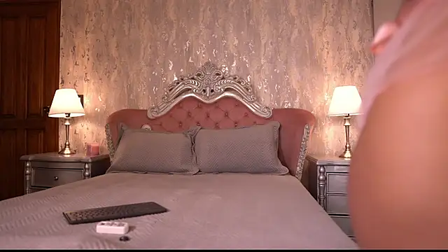 Snapshot of AngelineConnor chatting on October 4, 11:06 pm AngelineConnor online show from October 4, 11:06 pm